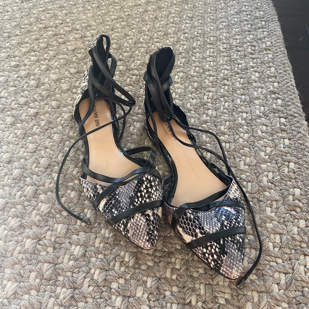 Women’s flats